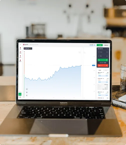 Plataforma Quotex aberta em um notebook